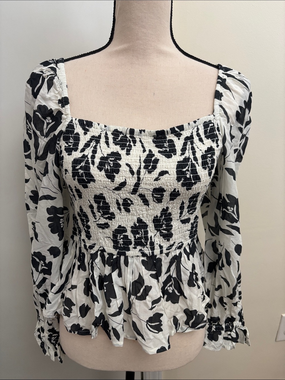 Dizzy Lizzy Smocked Square-Neck Black & White Floral Peplum Top size Small